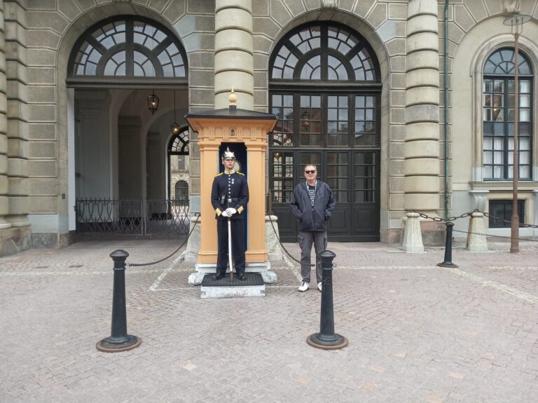 En Suecia, delante del Palacio real.