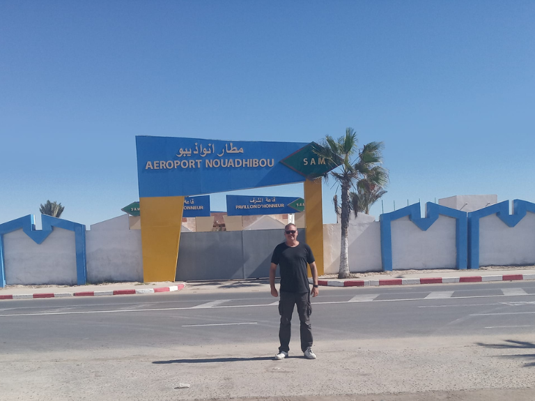 En Mauritania, delante del aeropuerto de Nuadhibu